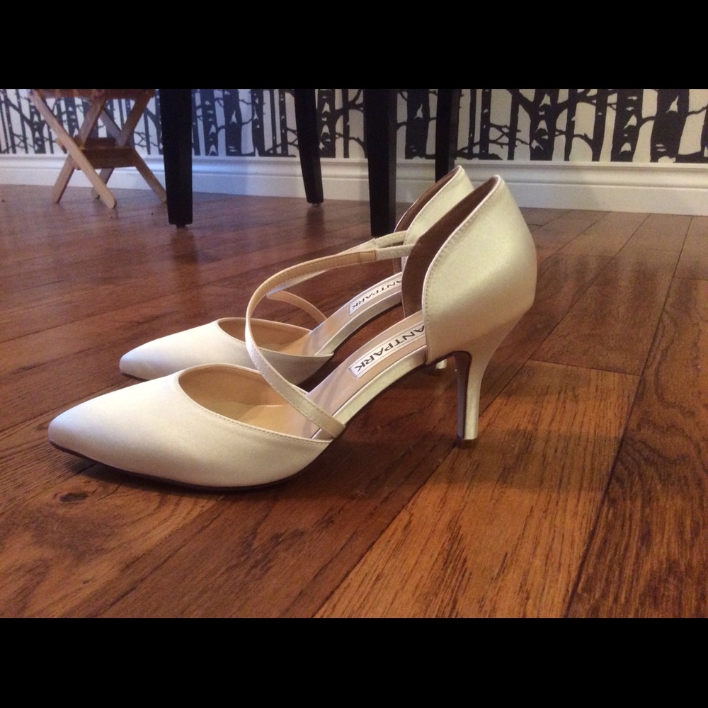 COPY - Women’s Ivory Satin Heels - New